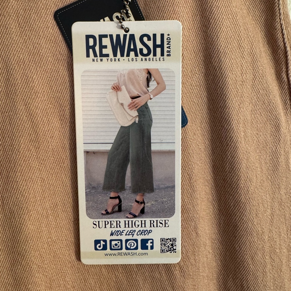 Rewash Wide-Leg High-Rise Pants in Light blush peach - Picture 2 of 5
